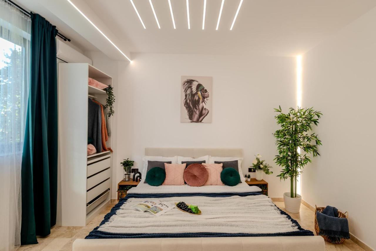 Luxury Living: Smart 2Br Apartment At Unirii Square Бухарест Экстерьер фото